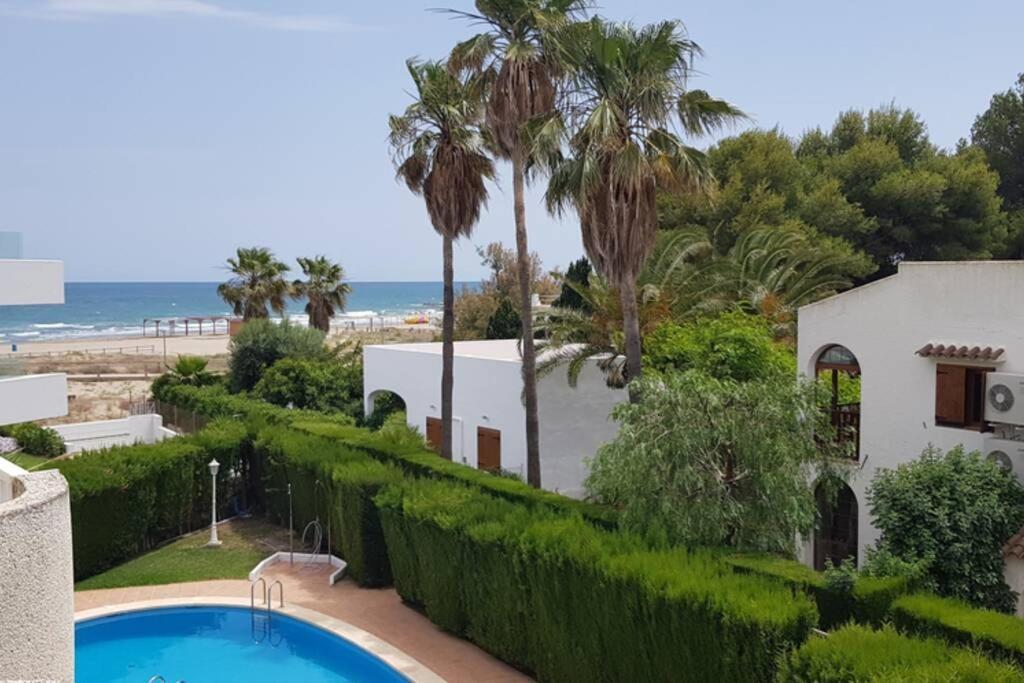 Neu Renoviertes Strandappartment Mit Meerblick Alcoceber Bagian luar foto